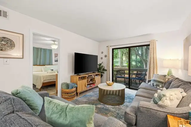 Living room at Fiddler’s Cove 5B